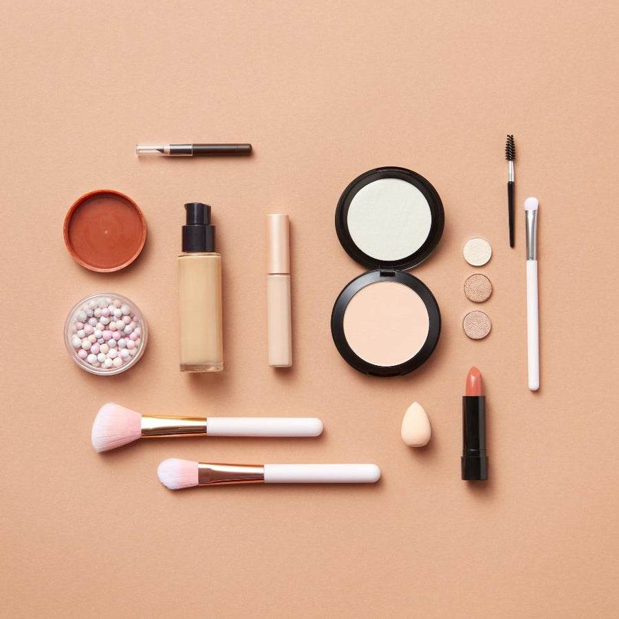 MAKE-UP & SCHÖNHEIT