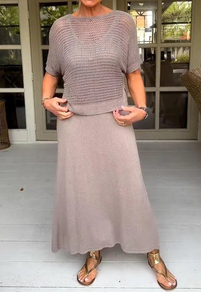 UrbanMuse™ – Das trendige Set aus Hosenträgerkleid & Lochbluse