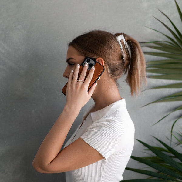 PhoneGuard™ – Eleganter Schutz & Praktische Aufbewahrung für Smartphone & Wertsachen