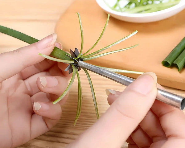 BloomBlade™ - Zinklegierung Pflaumenblüten-Zwiebelschneider