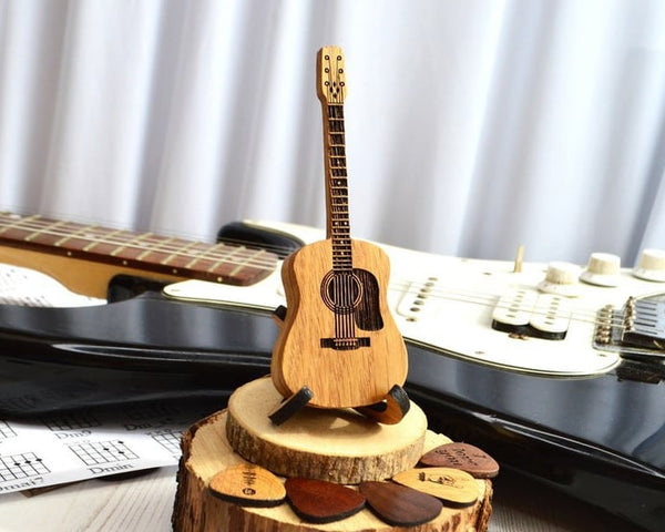 50% RABATT | GuitarHolder™ - Gitarrenplektrenhalter +3 Gratis Plektren [Letzter Tag Rabatt]