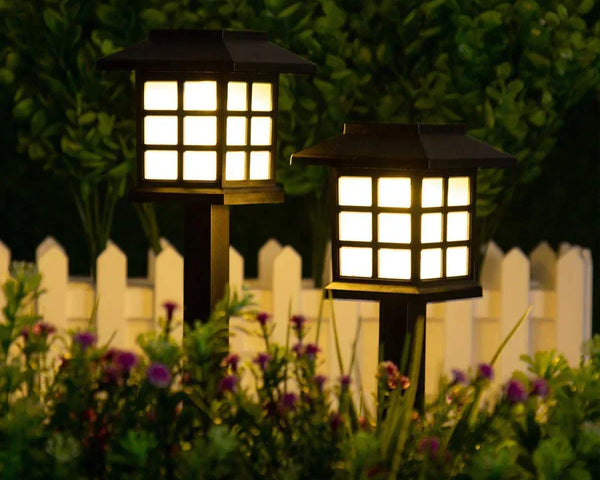 2+2 GRATIS | LuminaQuad - Solar LED Gartenlampe [Letzter Tag Rabatt]