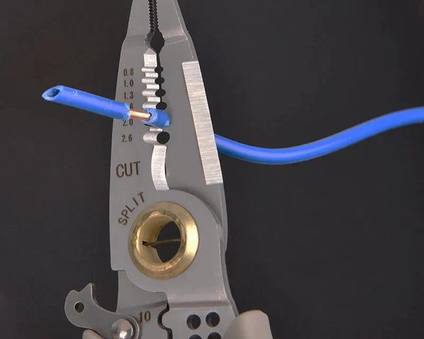 ElectroClear™ – Das All-in-One Werkzeug für schnelle und einfache Kabelarbeiten