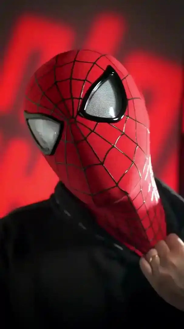 WebVanta™ Spider-Man Maske mit beweglichen Augen | LED-Licht & Realistischer Cosplay-Look
