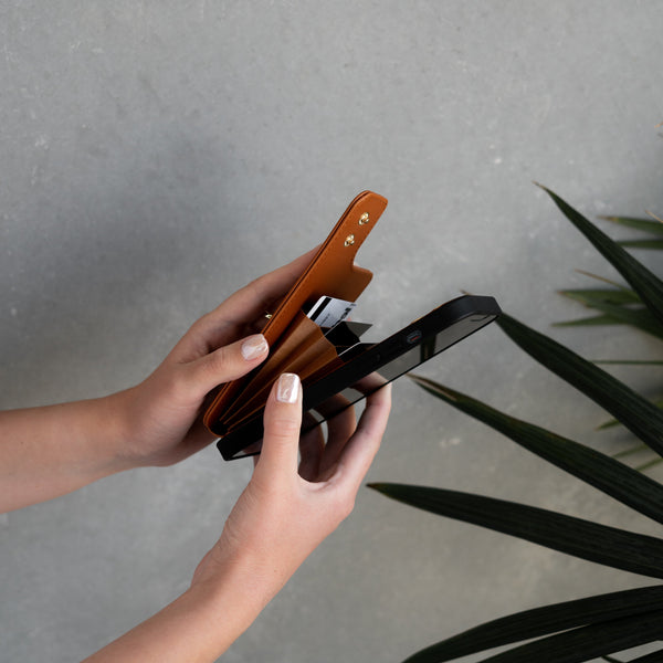 PhoneGuard™ – Eleganter Schutz & Praktische Aufbewahrung für Smartphone & Wertsachen