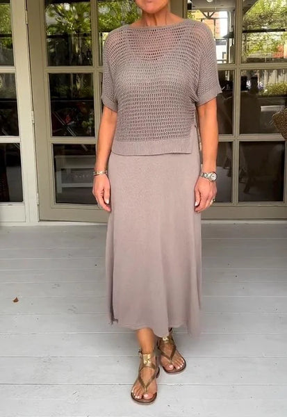 UrbanMuse™ – Das trendige Set aus Hosenträgerkleid & Lochbluse
