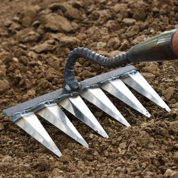 GardenRake - Der robuste Unkrautstecher aus Eisen