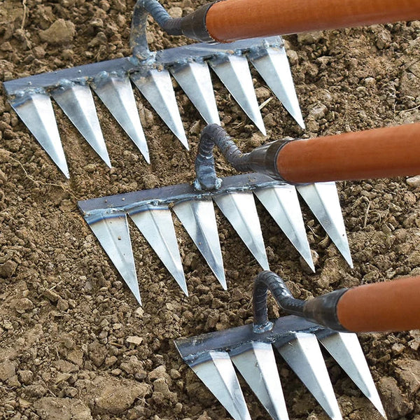 GardenRake - Der robuste Unkrautstecher aus Eisen