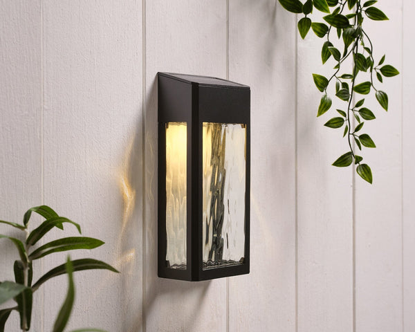 LumiGlow – Stilvolle Solarwandleuchte für deinen Sommergarten