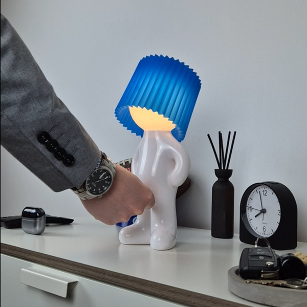 Verschönern Sie Ihr Zuhause mit dem verspielten Charme von Lampen-Larry!