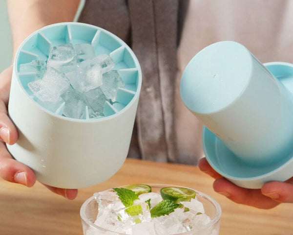 Freeze™ - Tragbarer Silikon-Eiswürfelform mit Deckel für perfekte Eiswürfel