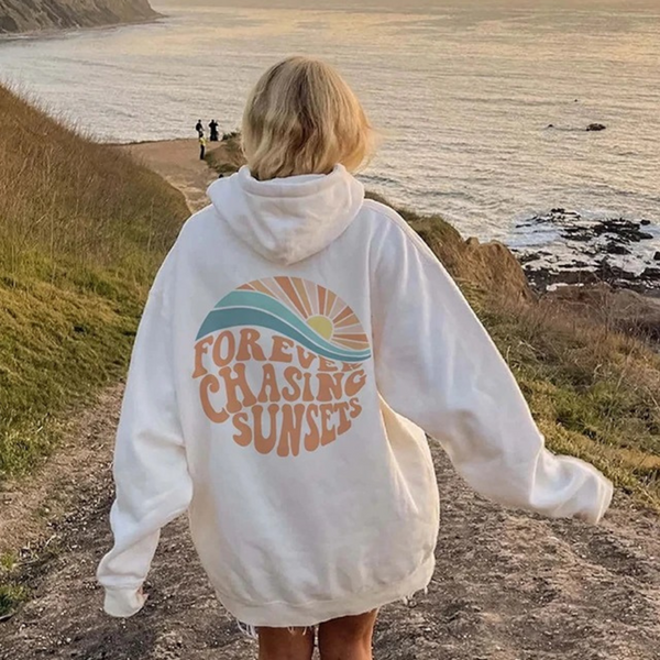Kyra | Bequemes Kapuzenpulli "Forever chasing sunsets"