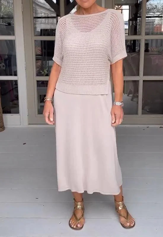 UrbanMuse™ – Das trendige Set aus Hosenträgerkleid & Lochbluse