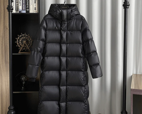 Phoebe™ Lange Daunenjacke – Ihr modischer Begleiter für Herbst und Winter