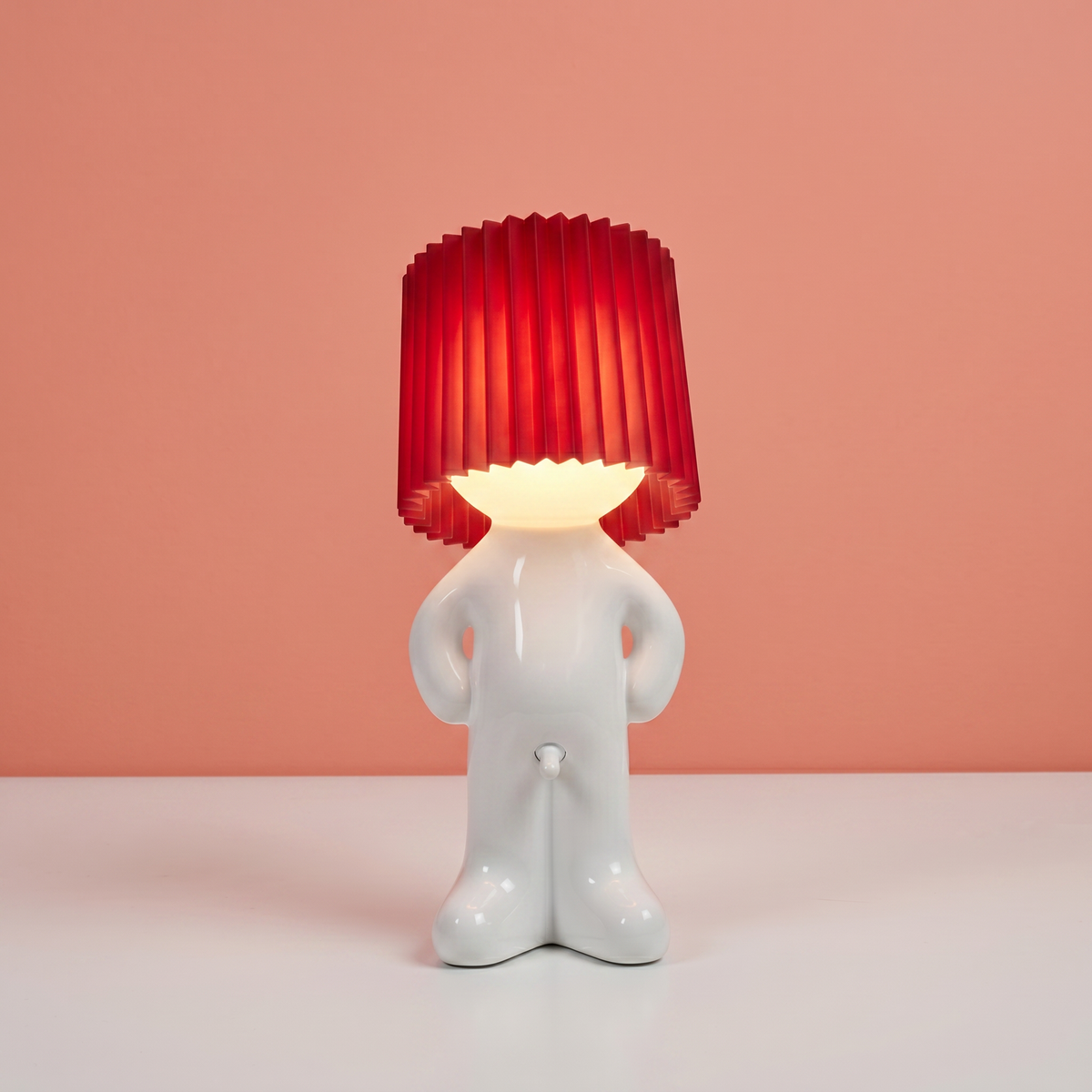 Verschönern Sie Ihr Zuhause mit dem verspielten Charme von Lampen-Larry!