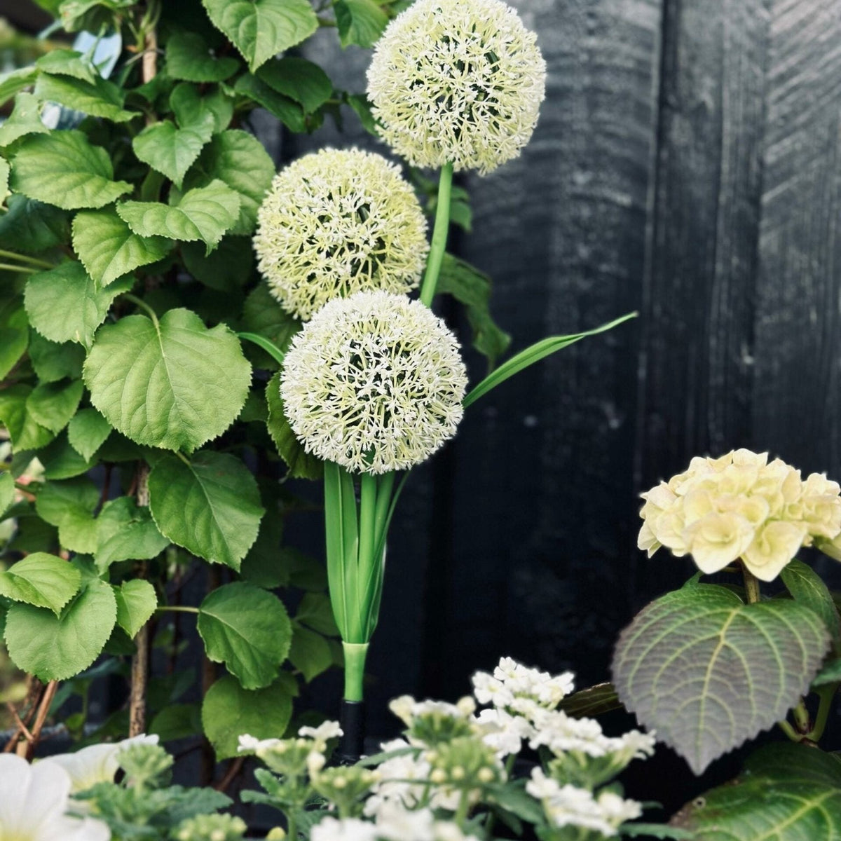 SolarBloom – Magisches Licht für Ihren Garten