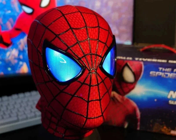 WebVanta™ Spider-Man Maske mit beweglichen Augen | LED-Licht & Realistischer Cosplay-Look