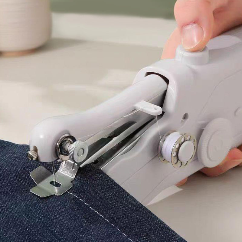 StitchGo™ | Tragbare Mini-Elektro-Nähmaschine mit Zubehörset & 3 Geschwindigkeiten