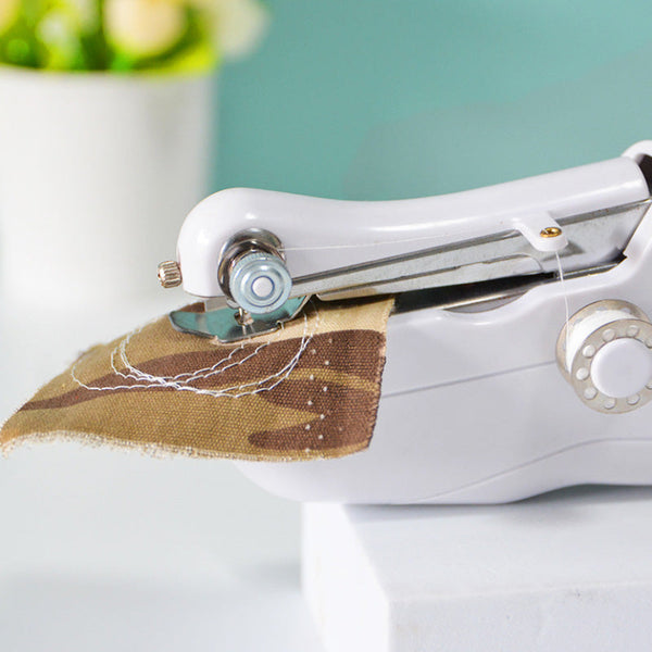 StitchGo™ | Tragbare Mini-Elektro-Nähmaschine mit Zubehörset & 3 Geschwindigkeiten